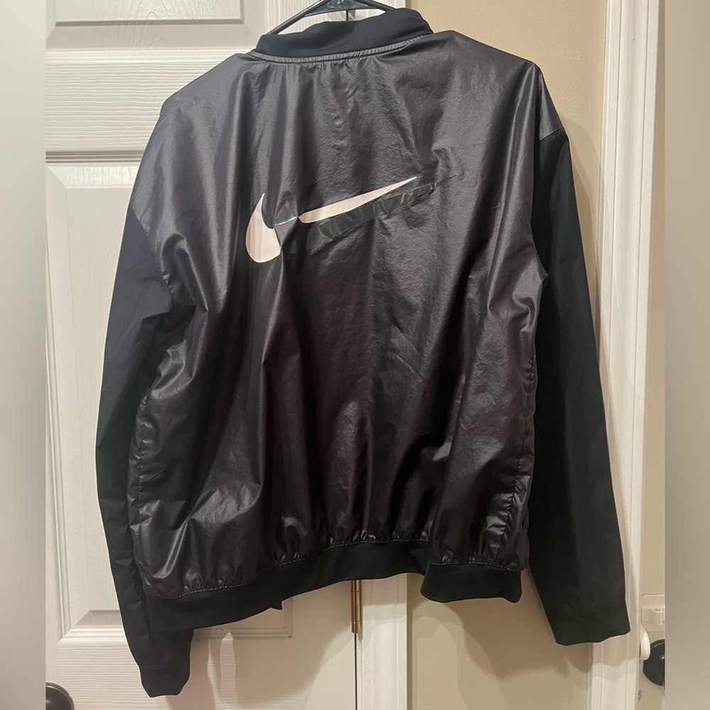 Women’s Nike running windbreaker size L - Picture 5 of 8